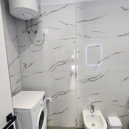 Luxury Aparthotel Golem 3*