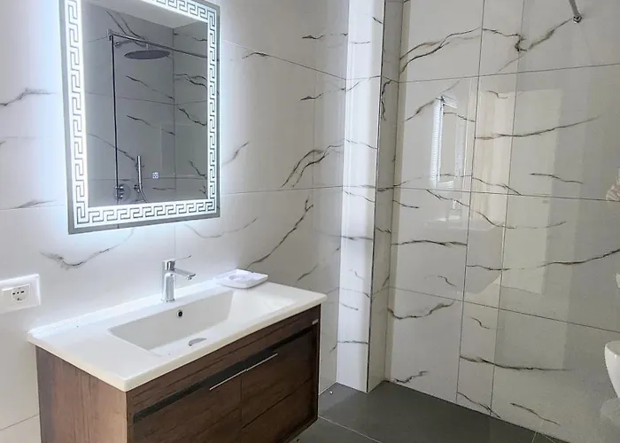 Luxury Aparthotel Golem 3*