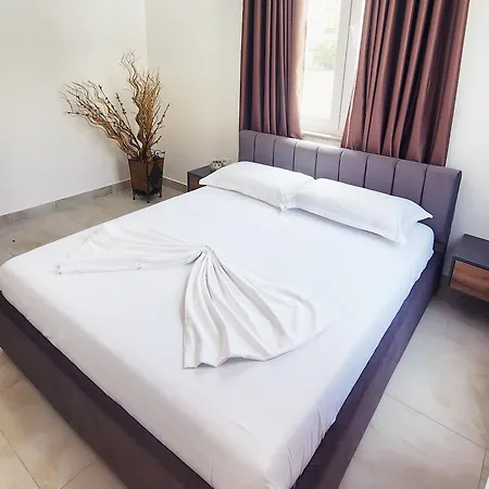 Luxury Aparthotel Golem