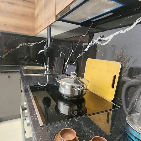 מלון דירות Luxury Aparthotel Golem 3*